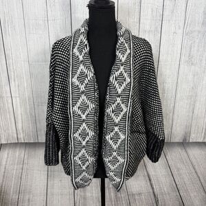 Crown & Ivy Women's Large Black & White Geometric Oversized Chunky Cardigan